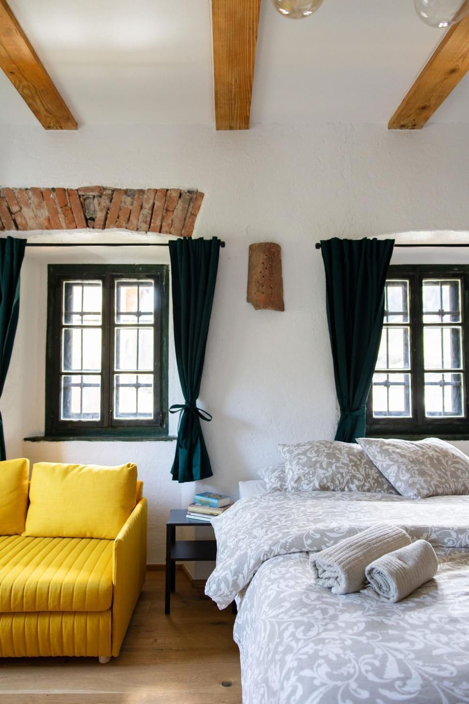 Bed, Living room, Photo of the whole room, Seating area, Bedroom