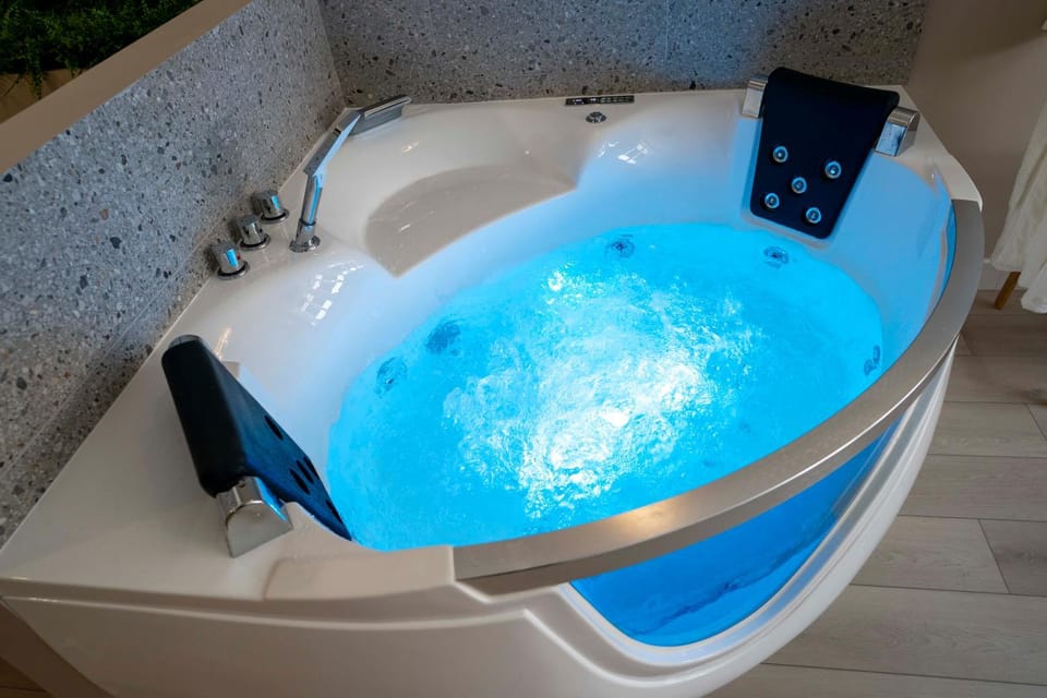 Hot Tub, Bath