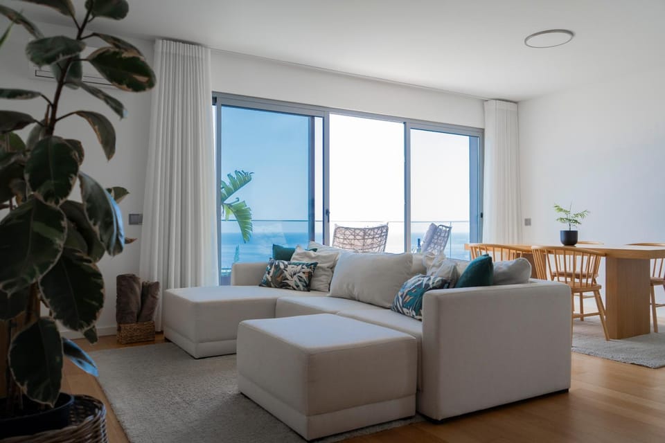 View (from property/room), Balcony/Terrace, Living room, Seating area, Dining area, Sea view, Sea view