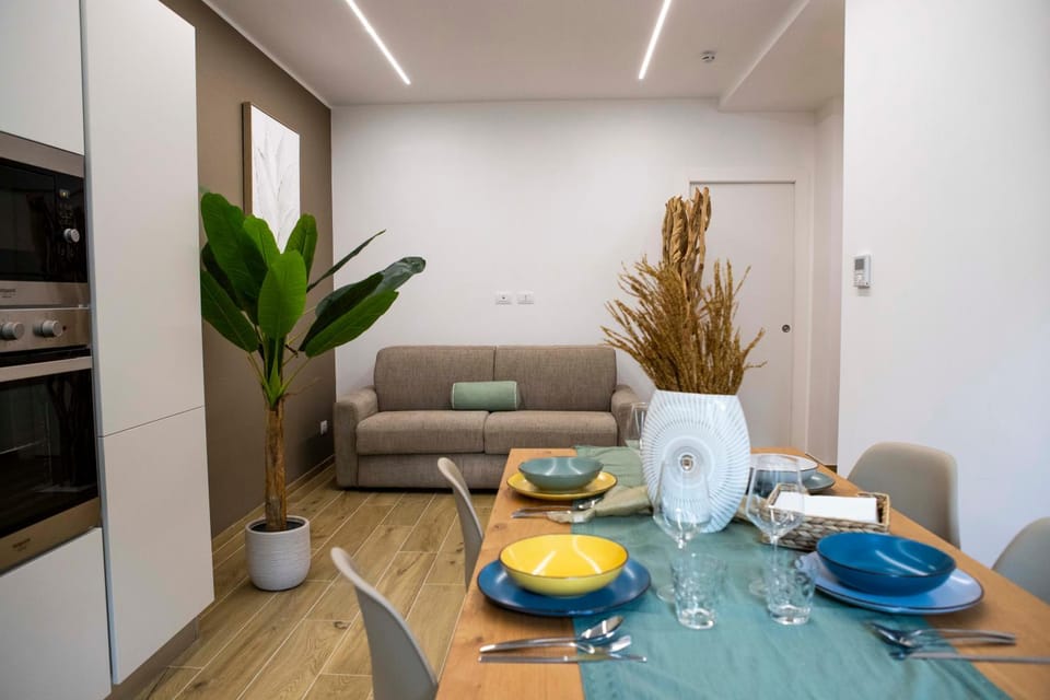 Kitchen or kitchenette, Living room, Food and drinks, Seating area, Dining area