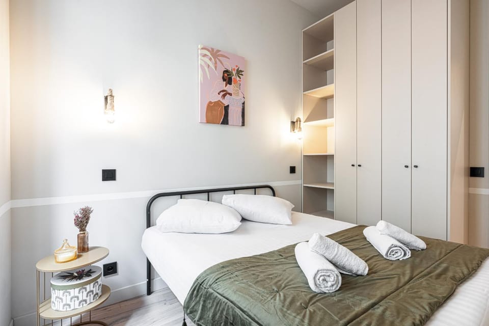 Bed, Bedroom