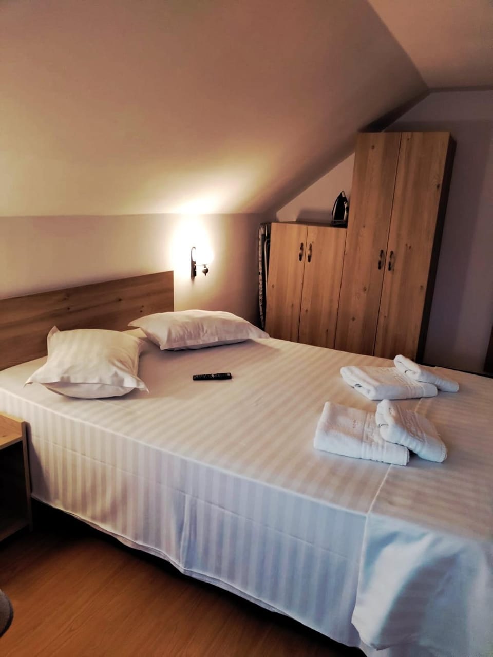 Bed, TV and multimedia, Bedroom, flat iron, towels, wardrobe