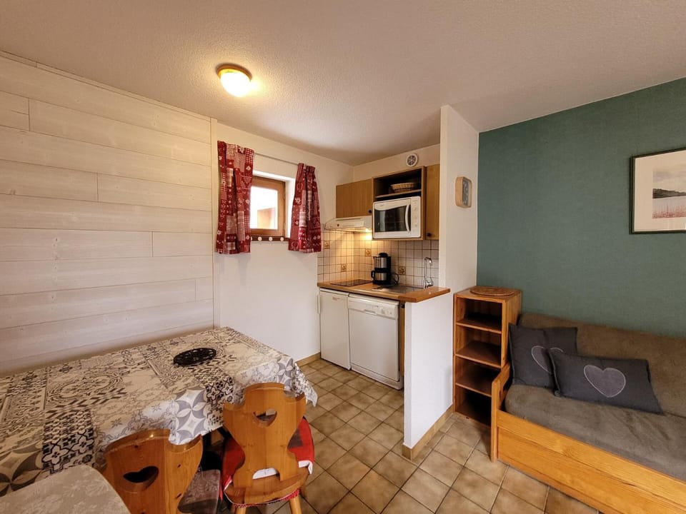Bed, kitchen