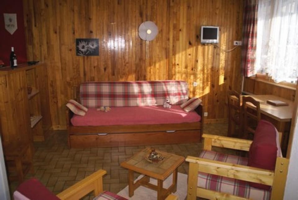 Bed, kitchen