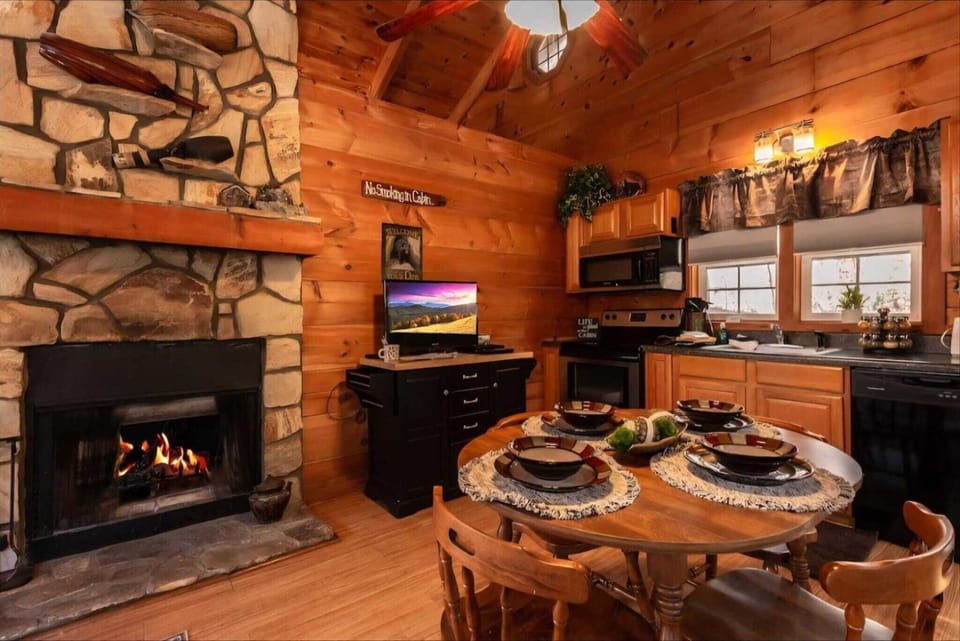 Summer Fun Private Cabin Near Helen WiFi HT Cabin in White County