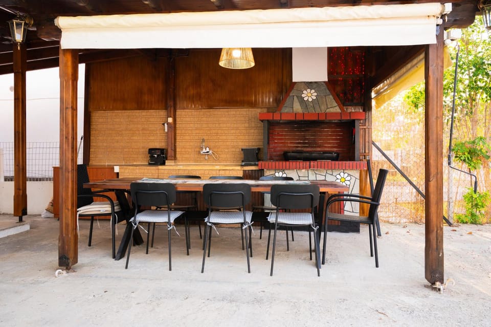 Patio, Day, BBQ facilities