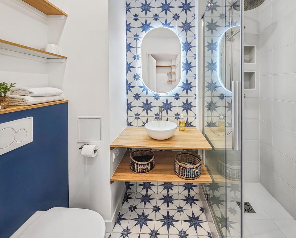 Shower, Toilet, Bathroom, hair dryier, towels