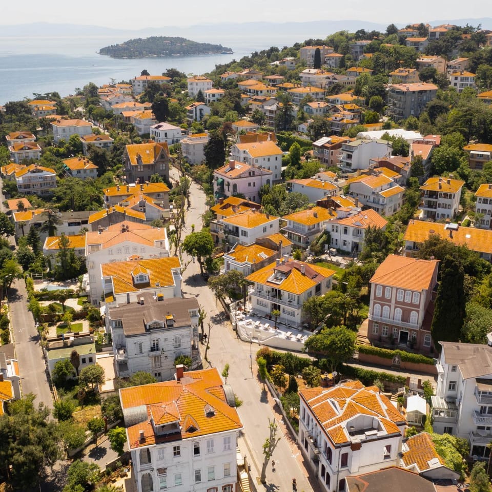 Property building, Neighbourhood, Natural landscape, Bird's eye view, Sea view, Street view