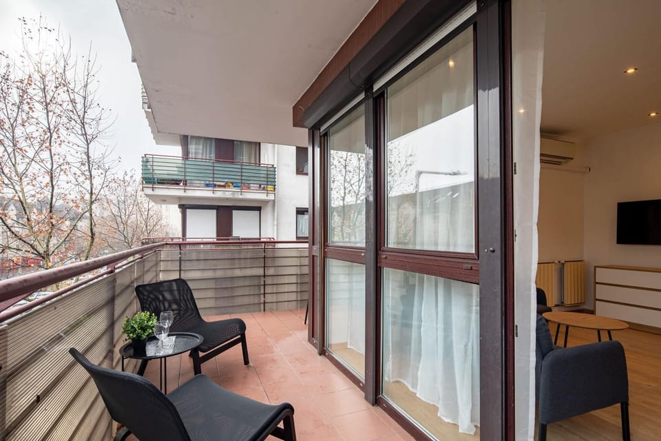 Balcony - Central - Spacious - Sunny Apartment in Budapest