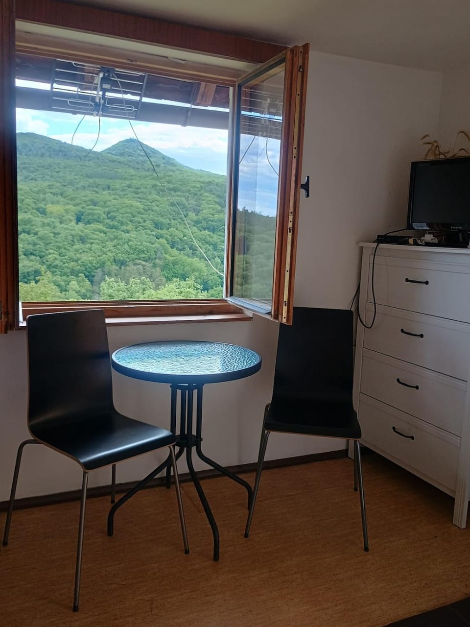 Communal lounge/ TV room, Natural landscape, TV and multimedia, Mountain view