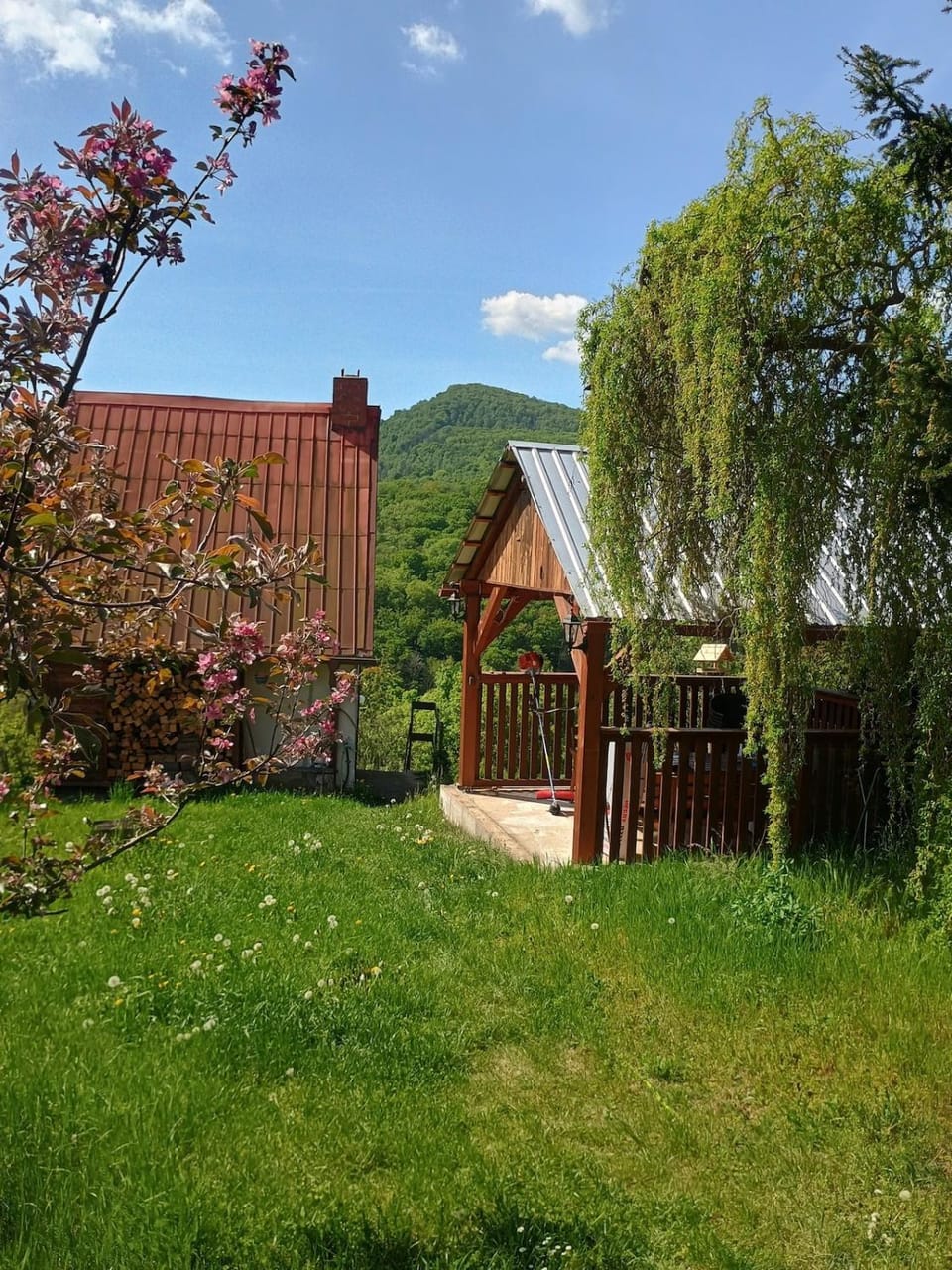 Property building, Spring, Day, Natural landscape, Garden, Mountain view