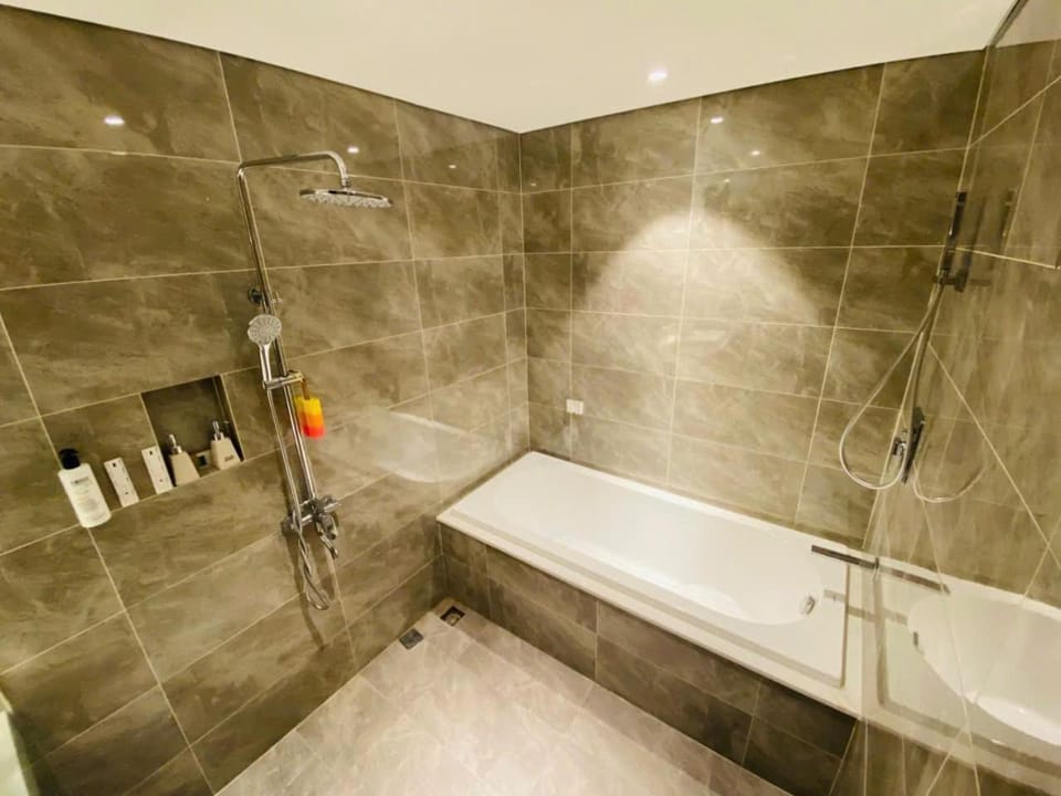 Shower, Bath