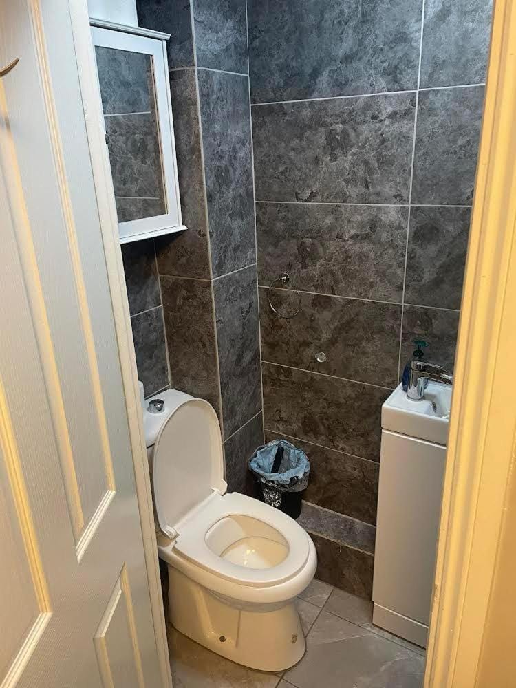 Nightingale Ensuite Budget Rooms Bed and Breakfast in London