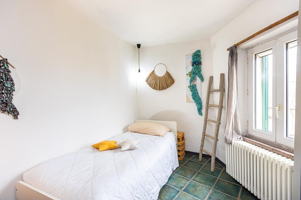 Bed, Photo of the whole room, Bedroom, internet, towels