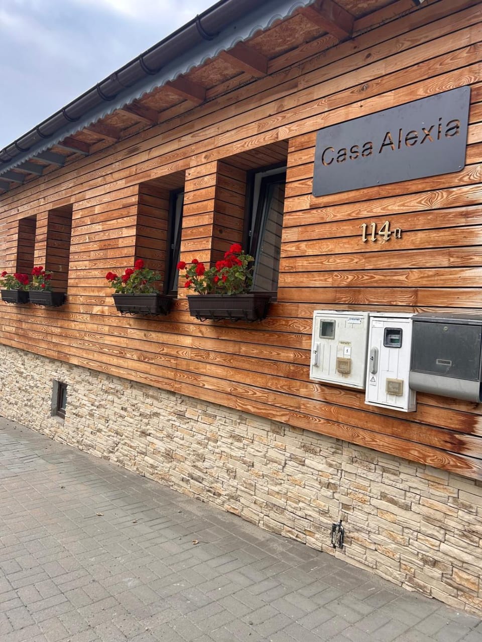 Property building, Facade/entrance, Logo/Certificate/Sign