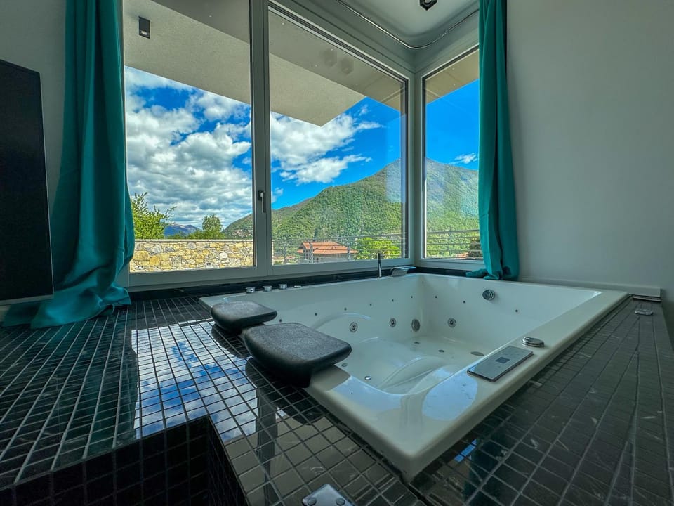 Design Villa with Pool - Lake Maggiore Villa in Canton of Ticino