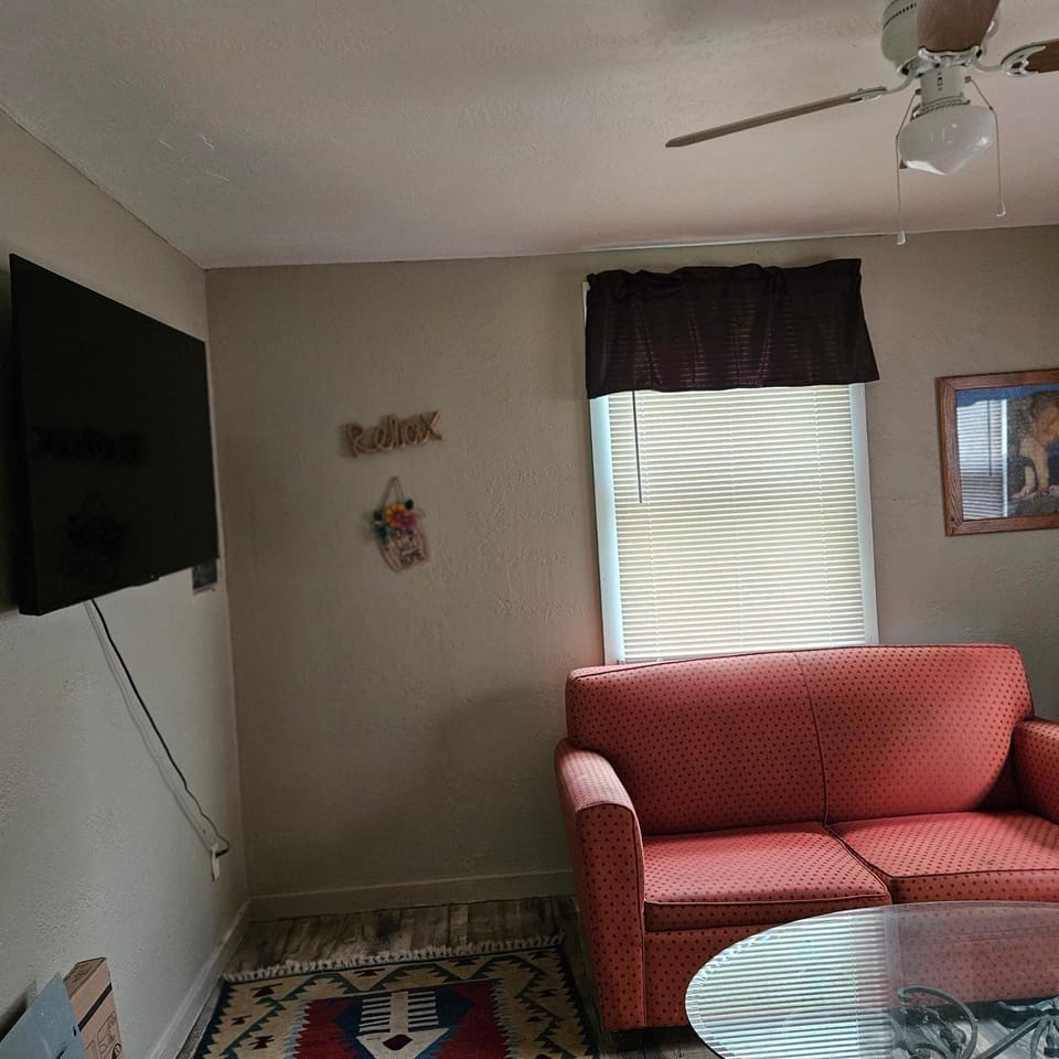 TV and multimedia, Living room, Seating area, Evening entertainment