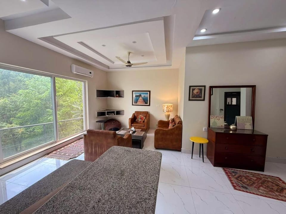 Haven Cliffside - 3BR Villa with Valley Views, Bhurban House in Punjab