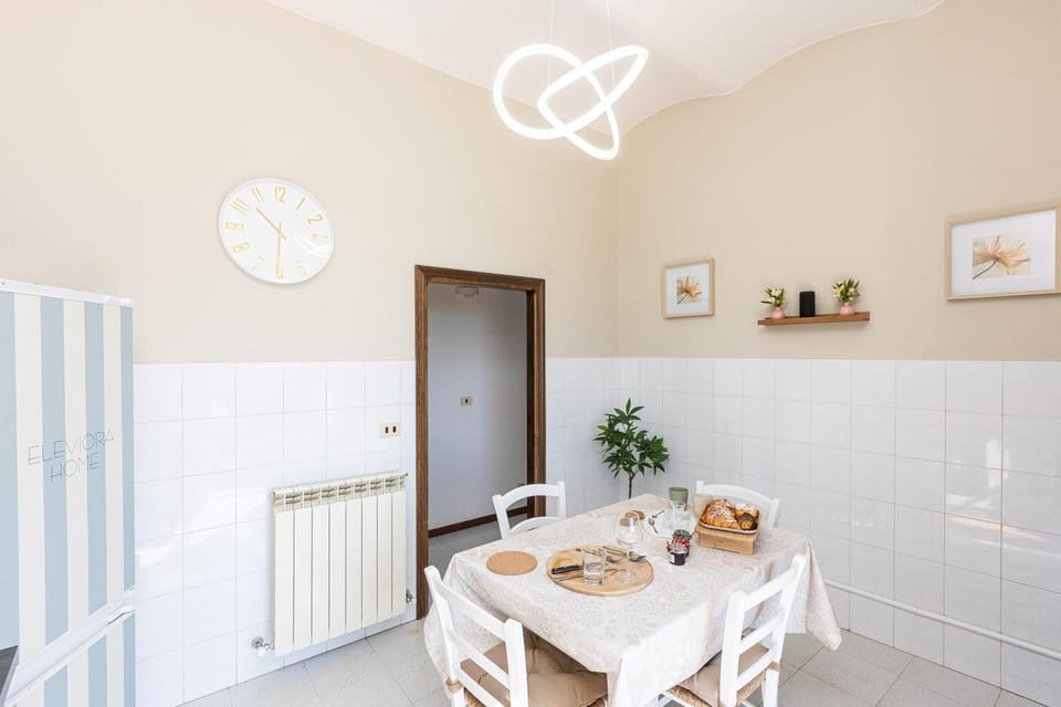 Dining area, internet