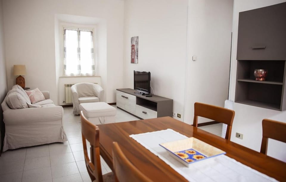 Living room, Seating area, Evening entertainment