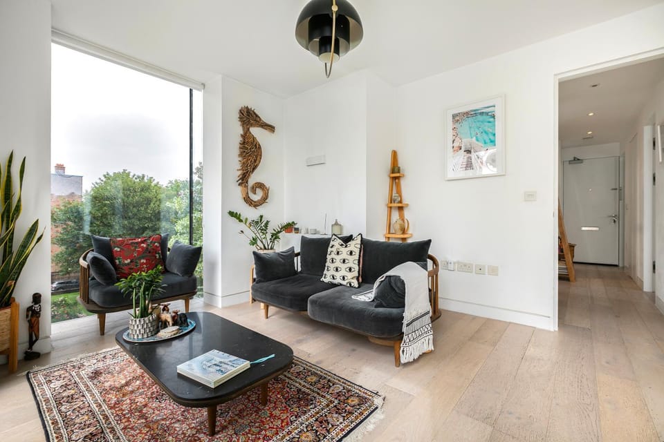Living room, Photo of the whole room, Decorative detail, Seating area