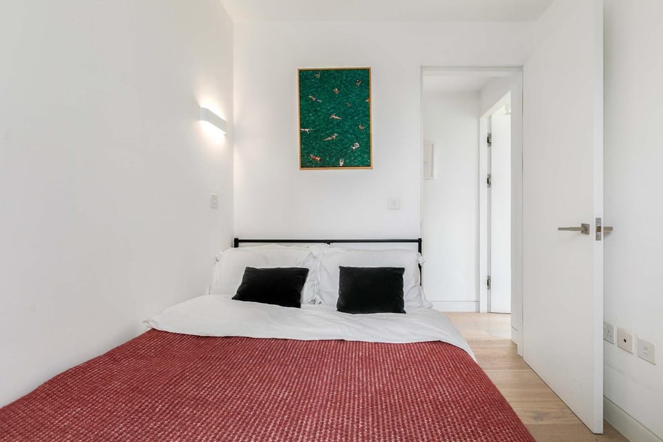 Bed, Photo of the whole room, Decorative detail, Bedroom