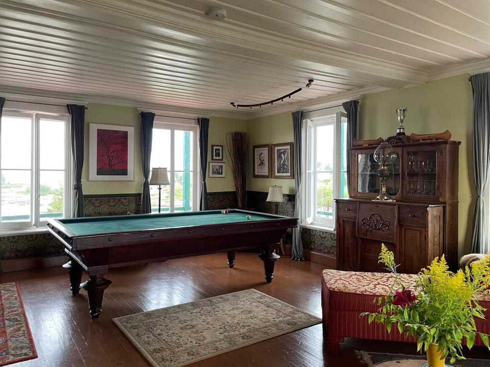 Billiard, Living room