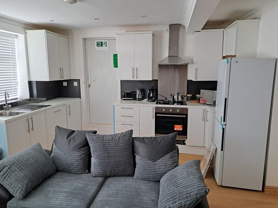 Kitchen or kitchenette, Living room