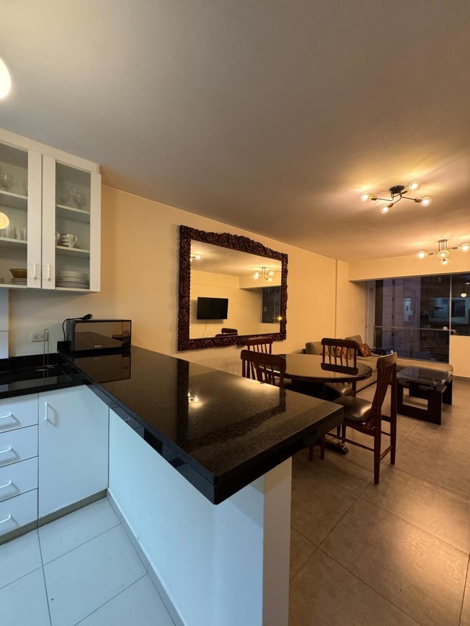 Kitchen or kitchenette, Dining area