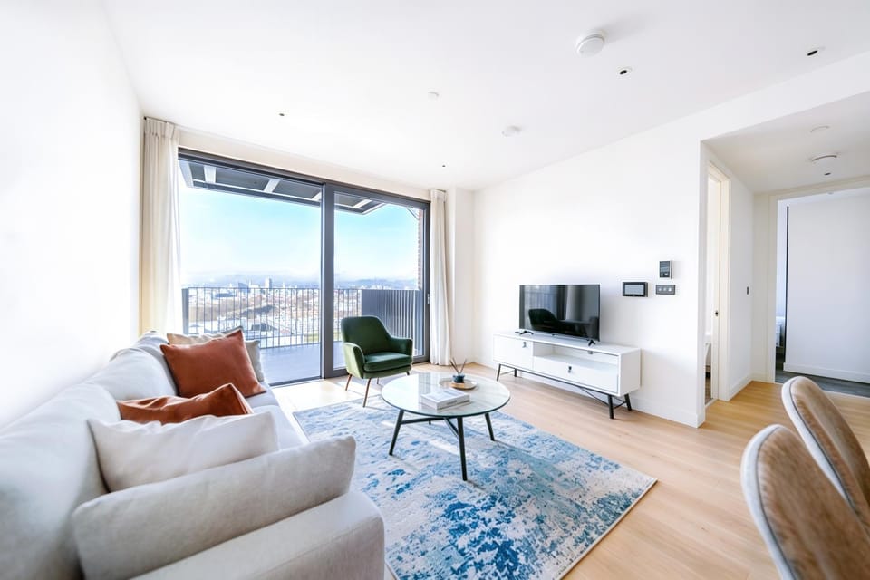 Communal lounge/ TV room, TV and multimedia, Living room, Seating area, Evening entertainment