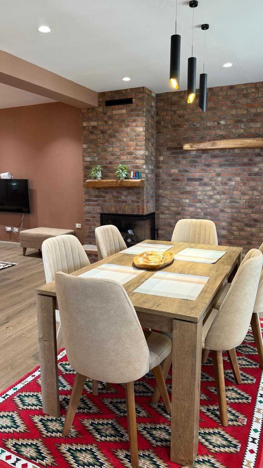 TV and multimedia, Kitchen or kitchenette, Living room, Seating area, Dining area