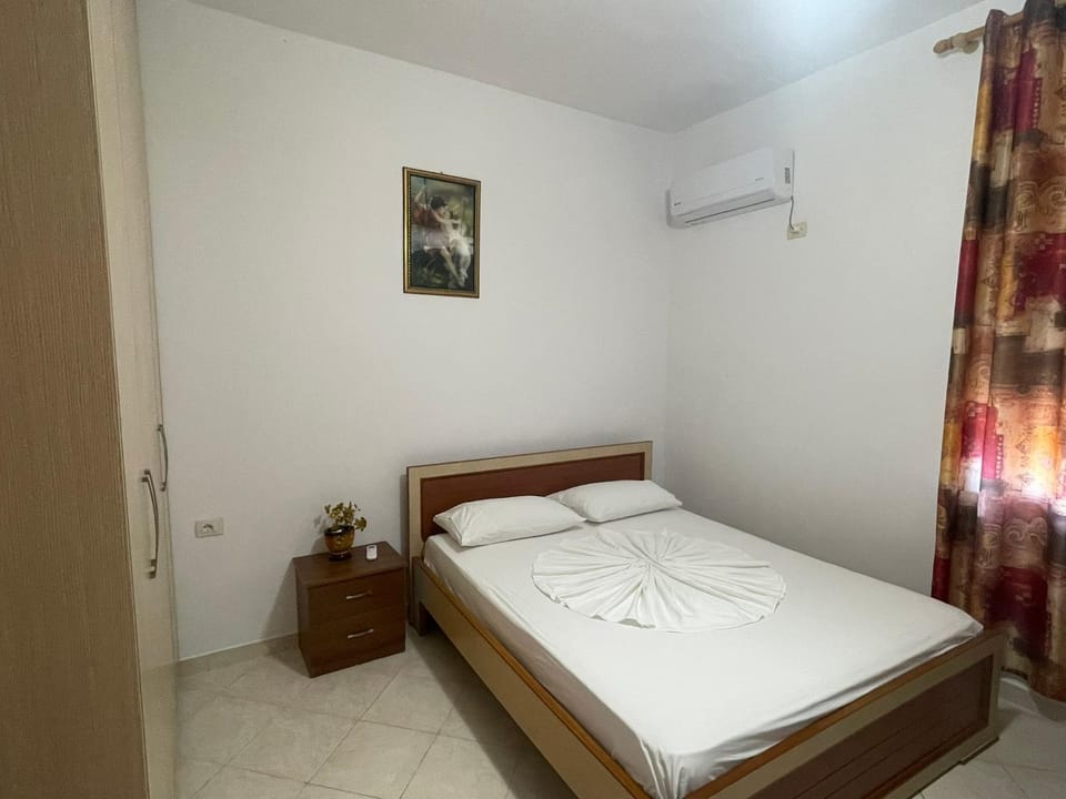 Bed, Photo of the whole room, Bedroom, air conditioner