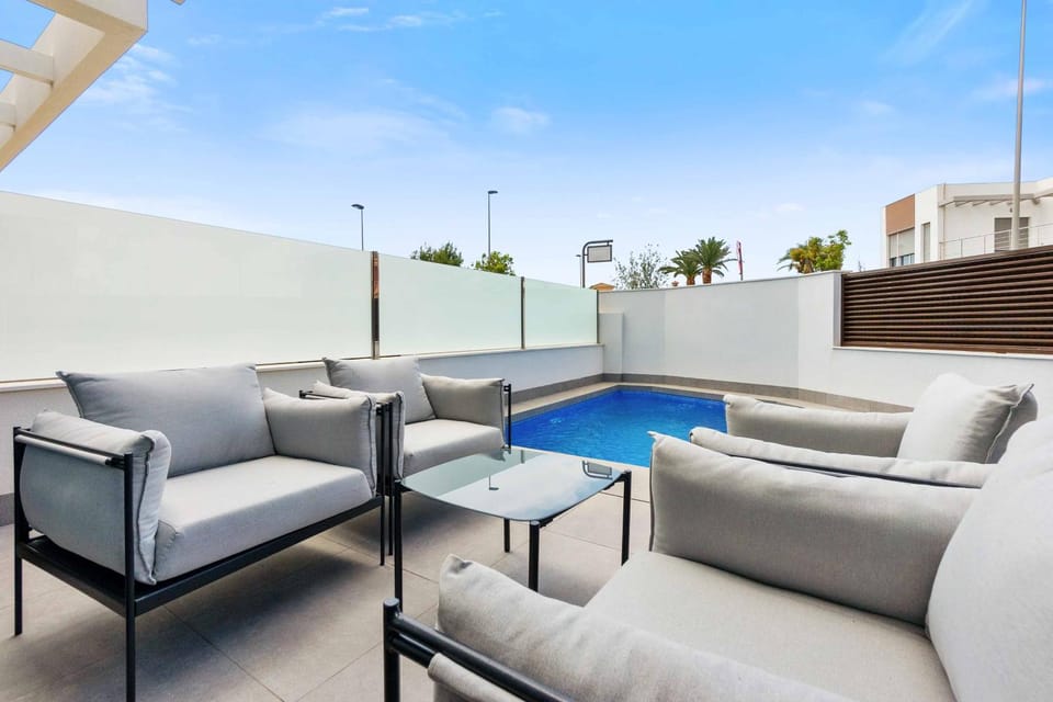 Sunny luxury corner house with private pool House in San Pedro del Pinatar