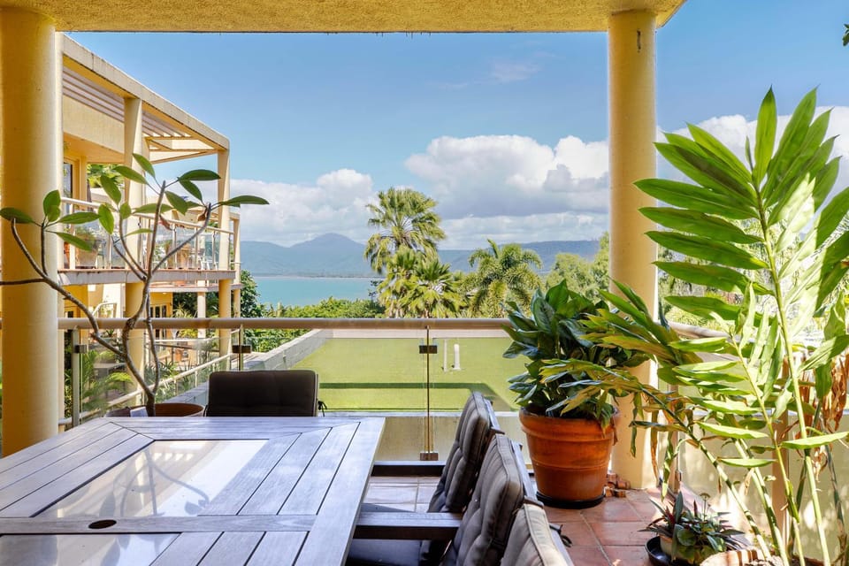 7 Hill Villa Port Douglas with incredible ocean views Apartment in Port Douglas