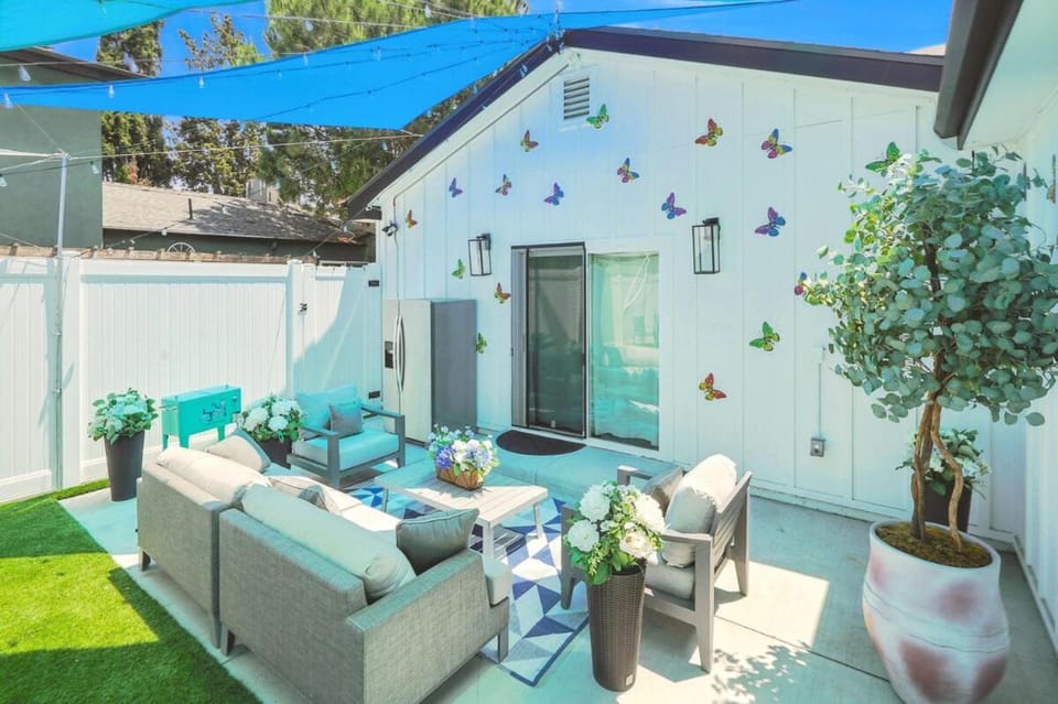 G - Luxe NoHo Oasis 15m to Universal - FIFA World Cup SoFi - Large Backyard - Games - Parking Apartment in North Hollywood