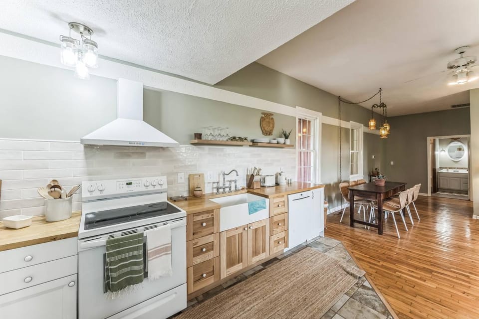 Coffee/tea facilities, Kitchen or kitchenette, kitchen
