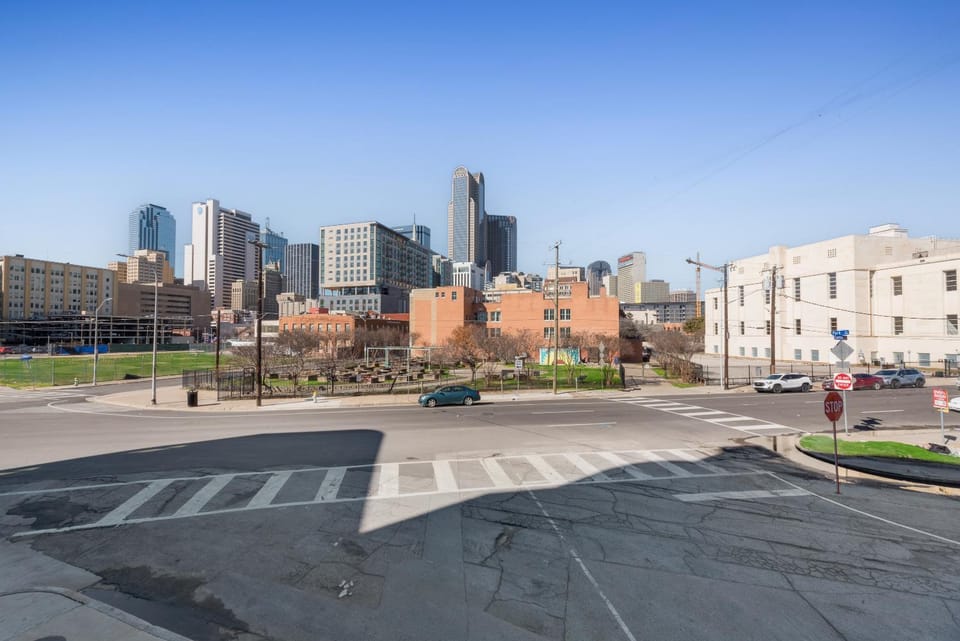 Day, Neighbourhood, City view, Street view
