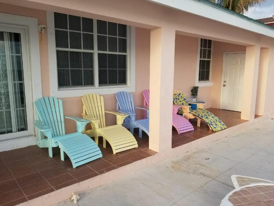 Oceanfront Home 35 steps into the SEA! Private Pool! Just bring Snorkel Gear! House in Nassau