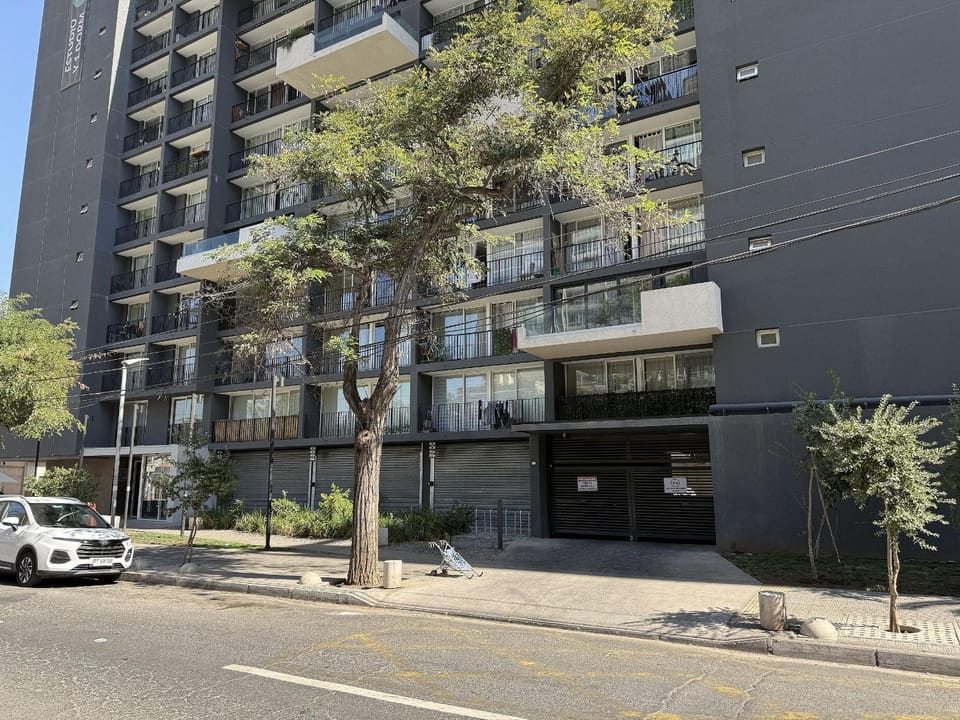 Facade/entrance, Neighbourhood