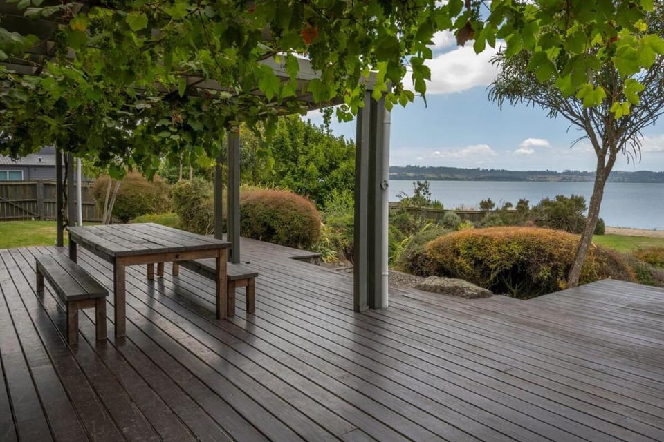 Lounge to Lake Rotorua House in Rotorua