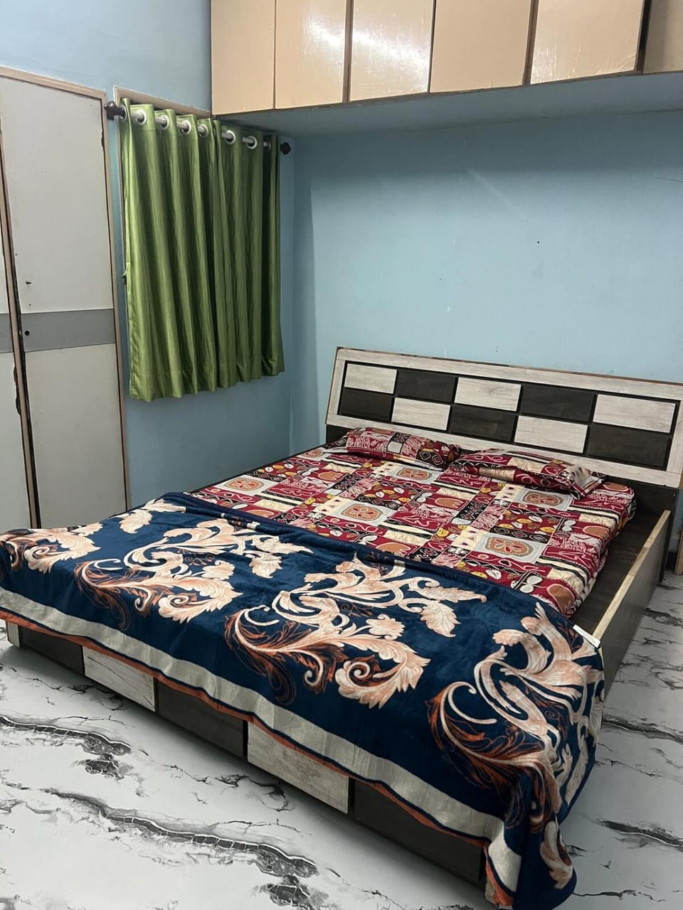 Photo of the whole room, Bedroom