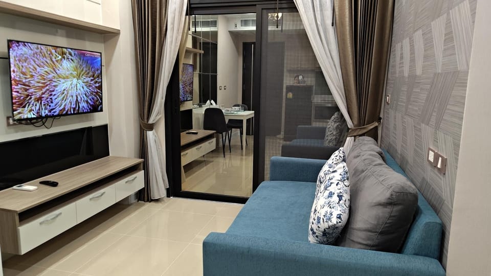 Communal lounge/ TV room, Living room