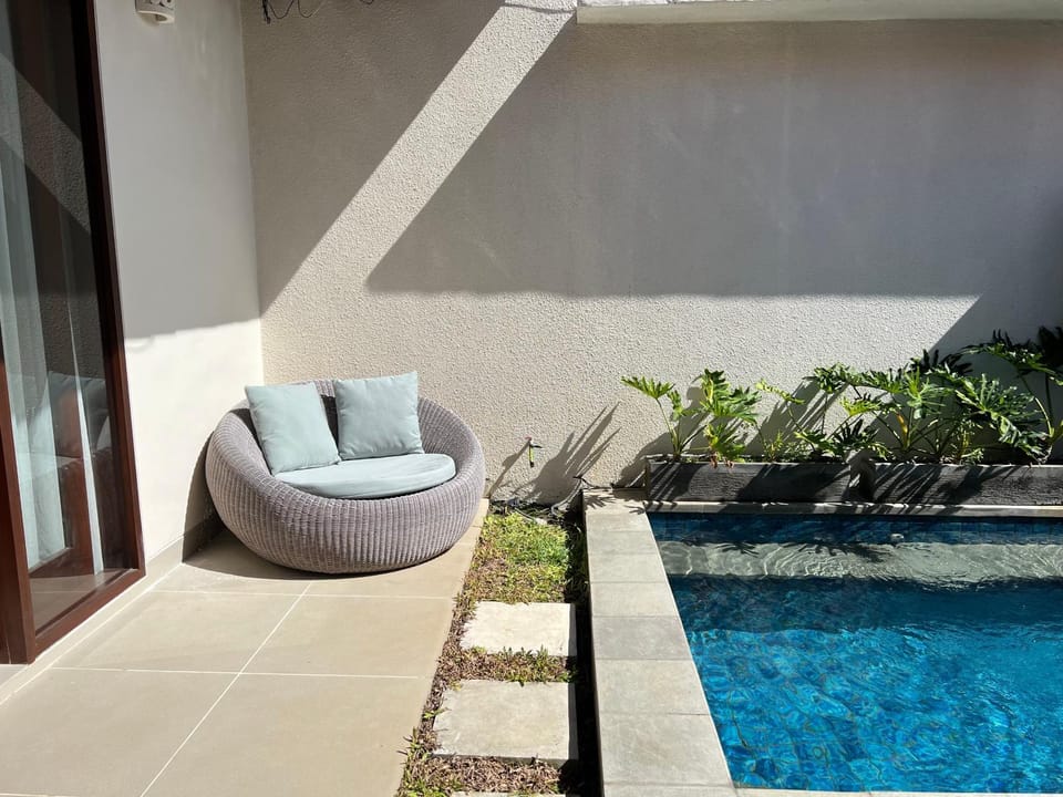 Day, Seating area, Pool view, Swimming pool