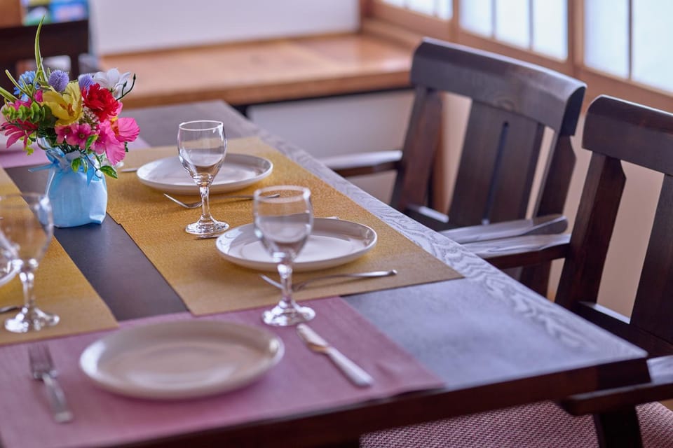 Dining area, Food