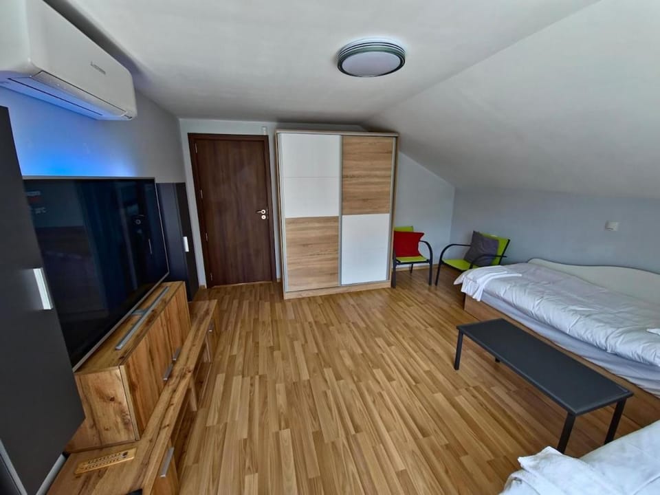 Photo of the whole room, Bedroom