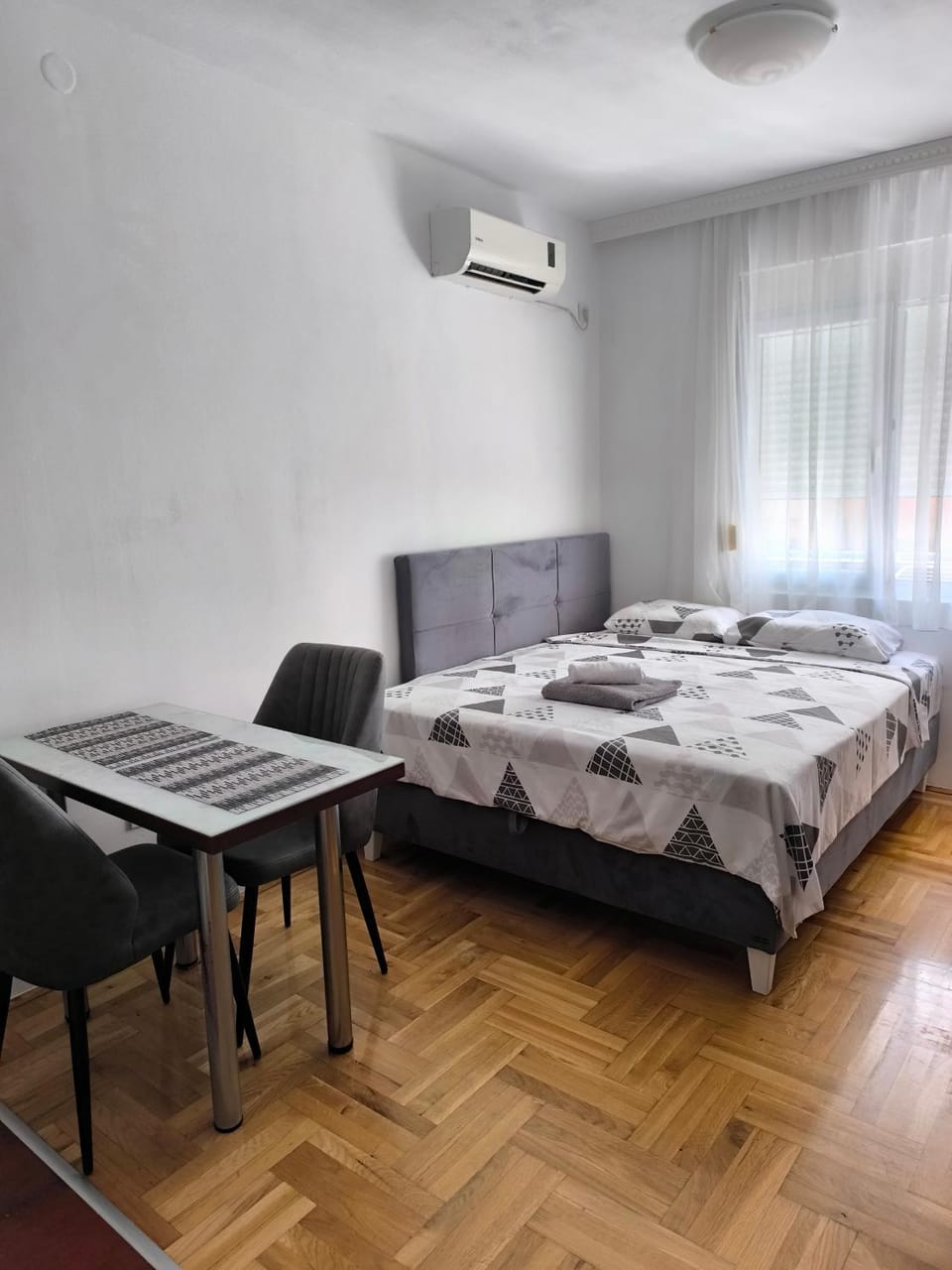 Bed, Photo of the whole room