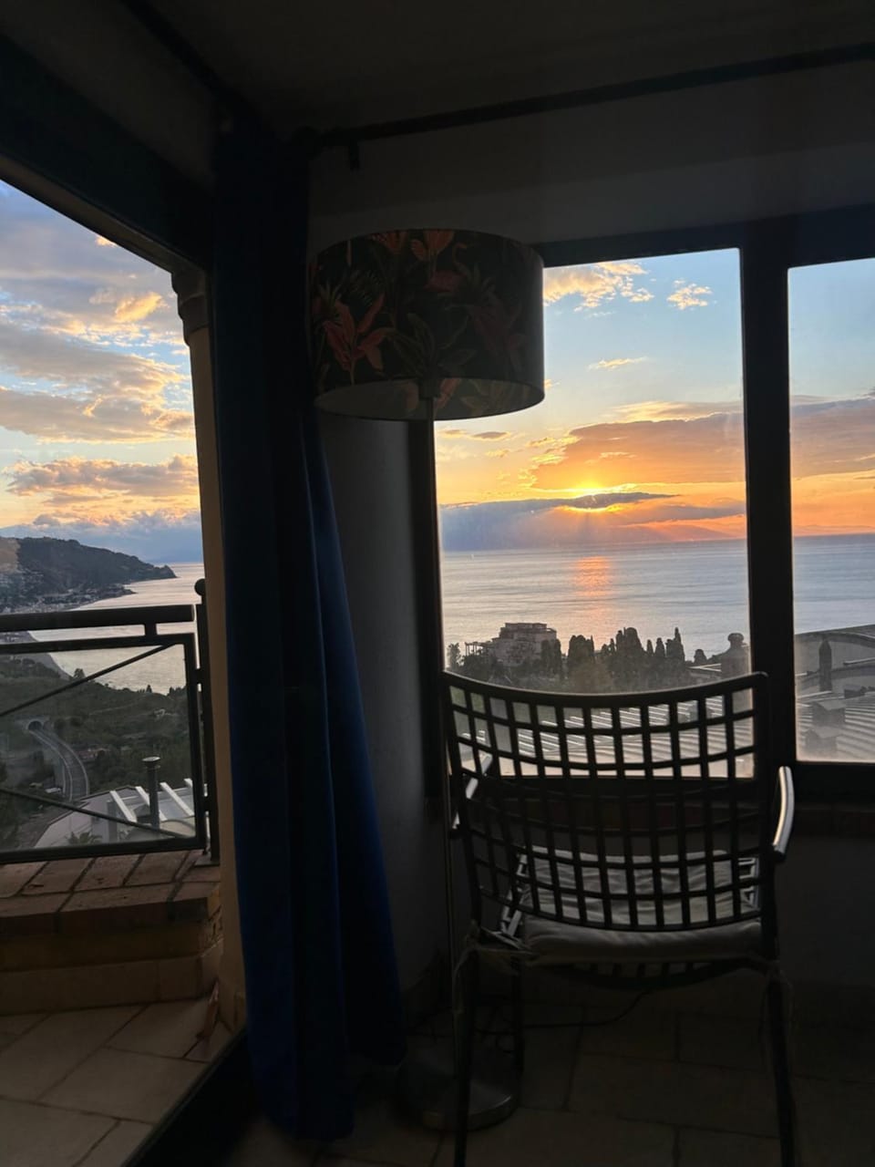 View (from property/room), Balcony/Terrace, Dining area, Sea view, Sunrise