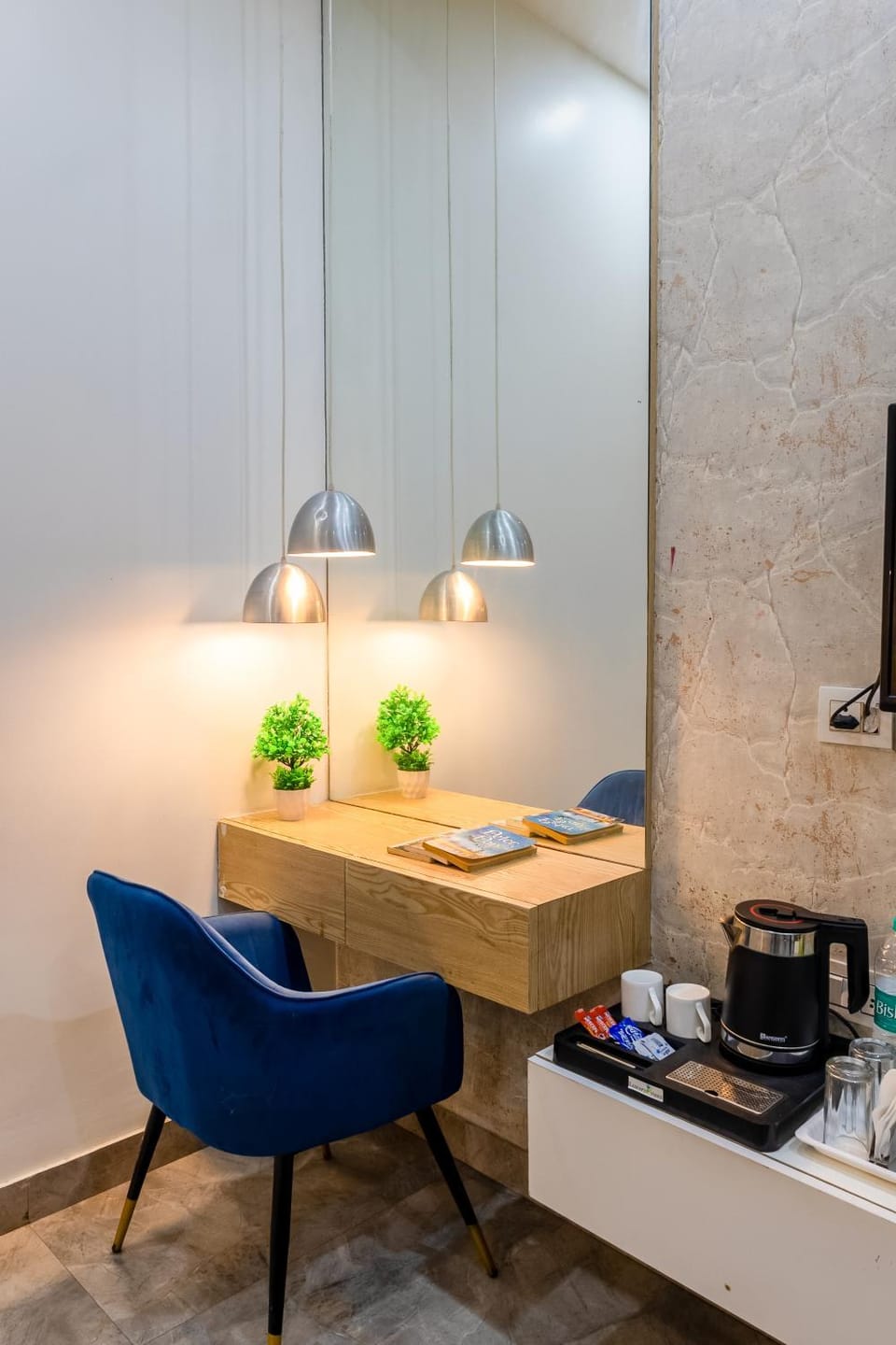 Coffee/tea facilities, Food and drinks, Dining area, Food, minibar
