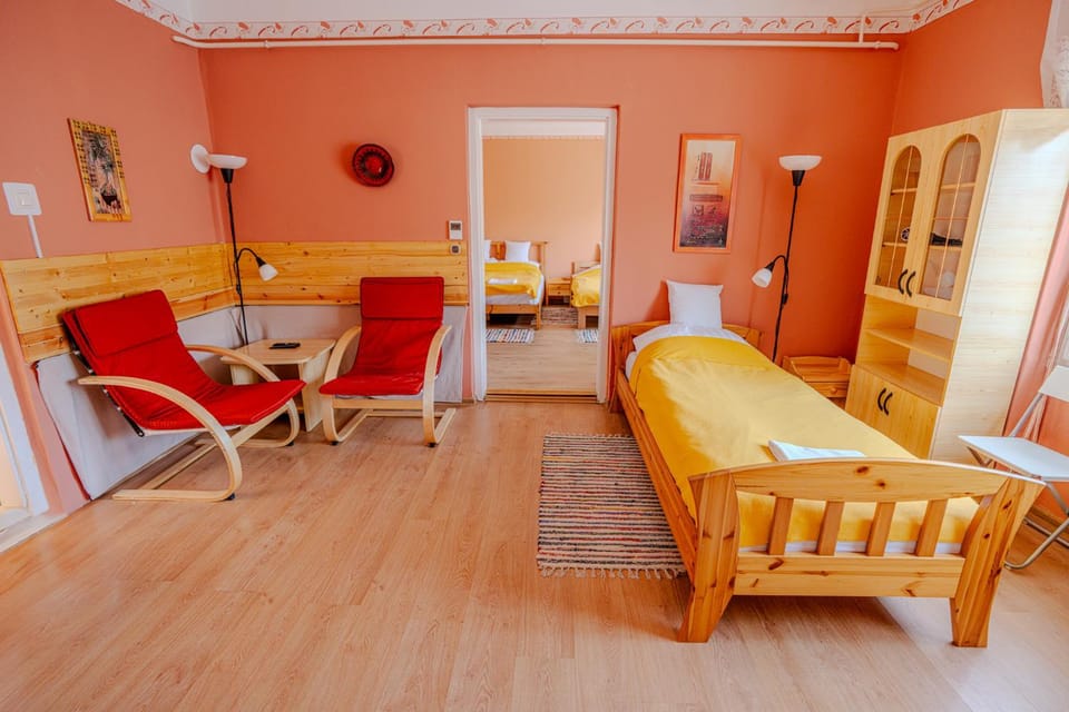 Bed, Photo of the whole room, Seating area, Bedroom