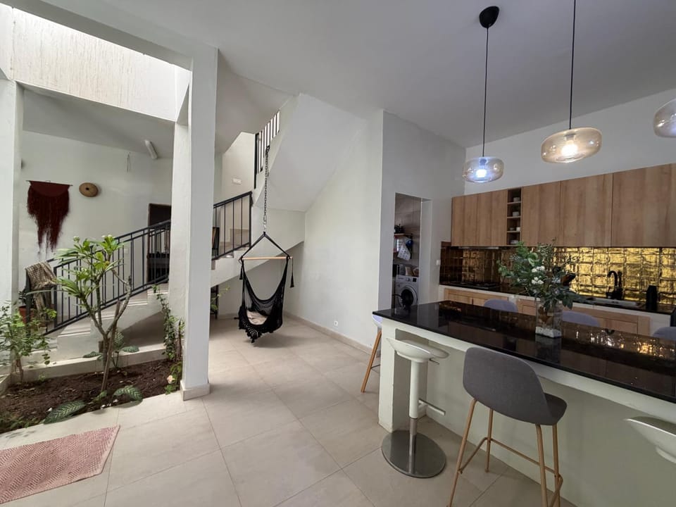 Kitchen or kitchenette, Seating area, Dining area
